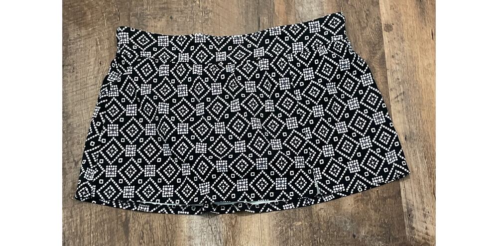 Land's End Swim Skirt black and white geo print size 14